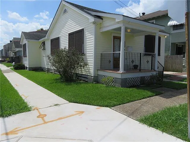3702 Loyola Ave