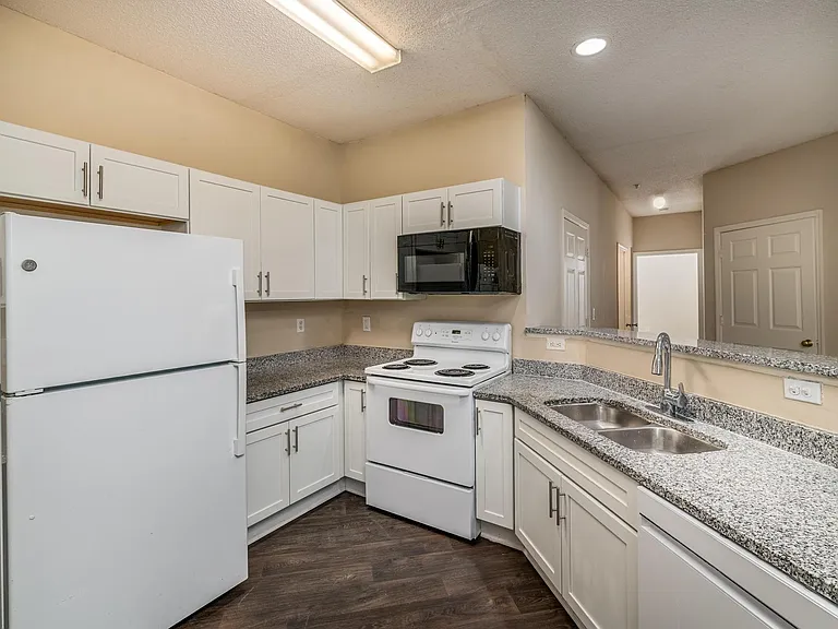 Argyle Place Apartment Homes — Photo 43