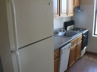2828 42nd St #1, Astoria, NY 11103