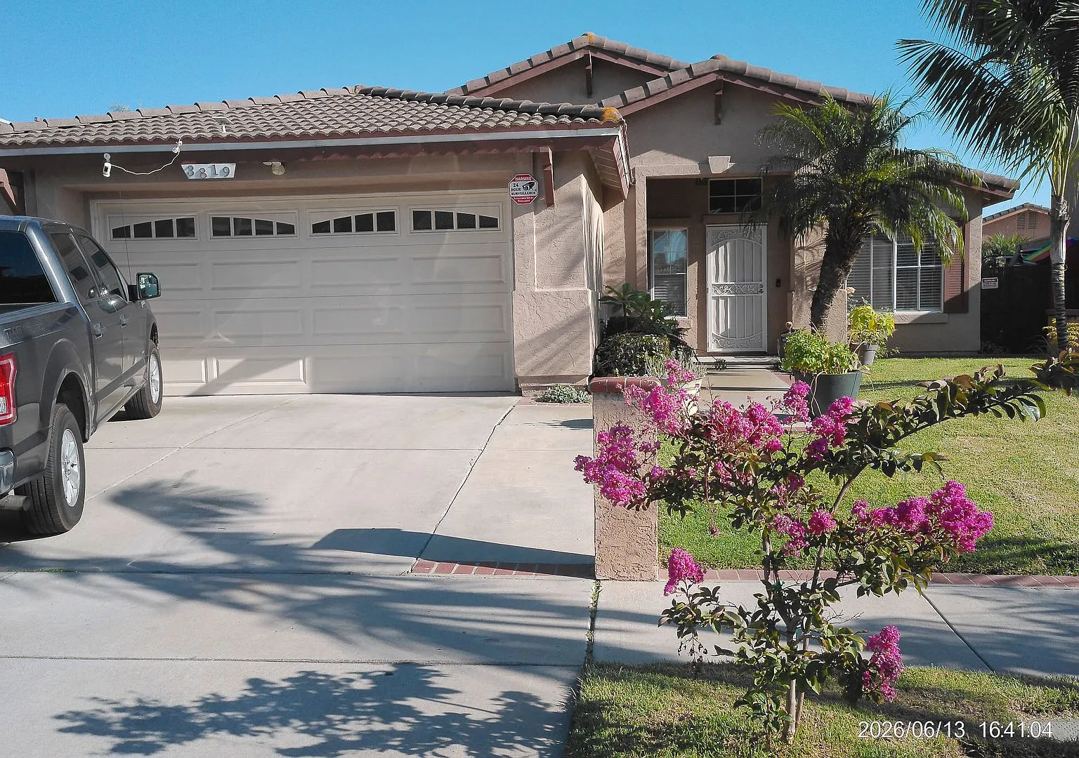 4 bedroom home in San Ysidro — Photo 1