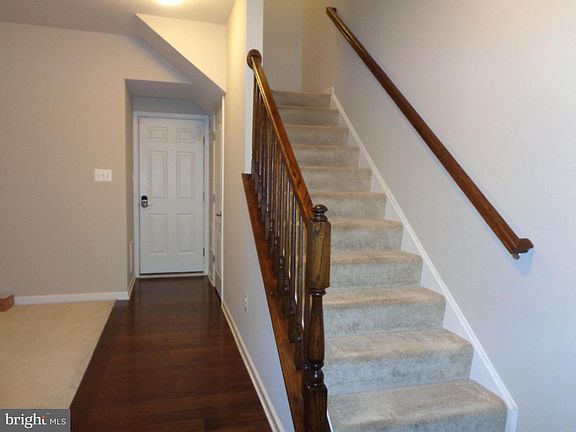 2nd image of 528 Victorianna Dr