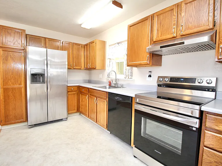 1358 Henderson Ln — Photo 21