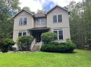 41 N Lehigh River Dr, Gouldsboro, PA 18424