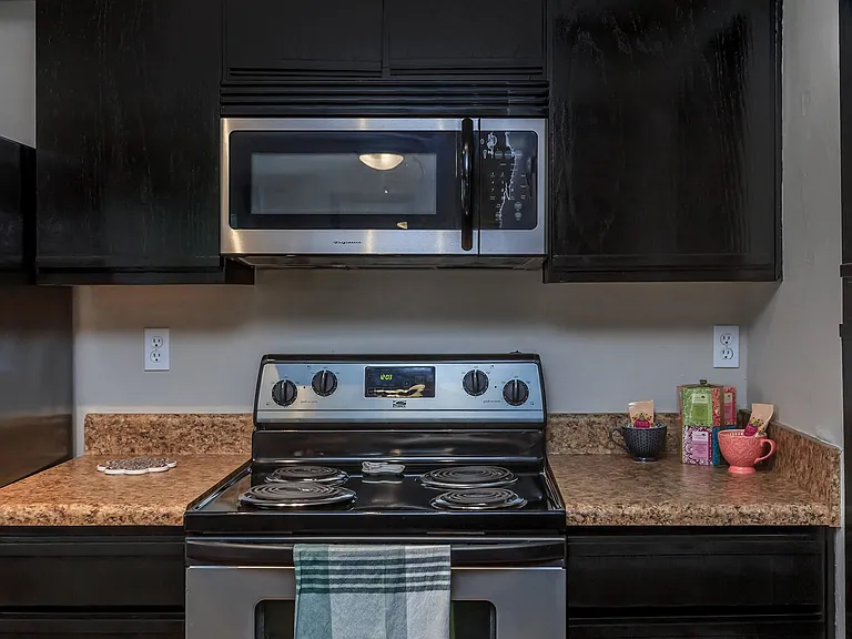 Summerlake Apartments — Photo 14