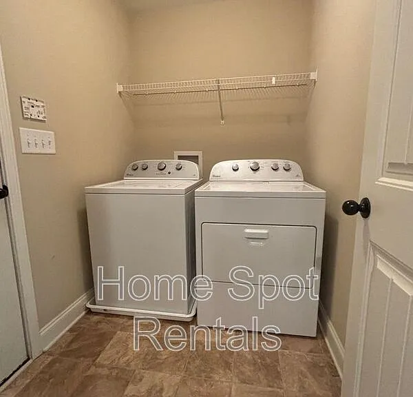 4811 Lost Creek Dr — Photo 23