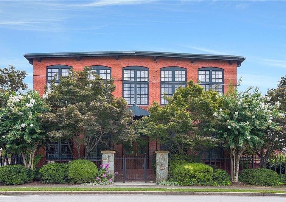 1st image of 131 Radium St NW APT 9