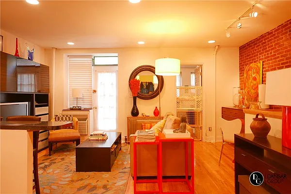 Rented by JK Dansar Corp | media 19