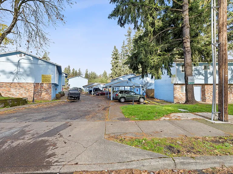 Powell Butte Townhomes — Photo 6