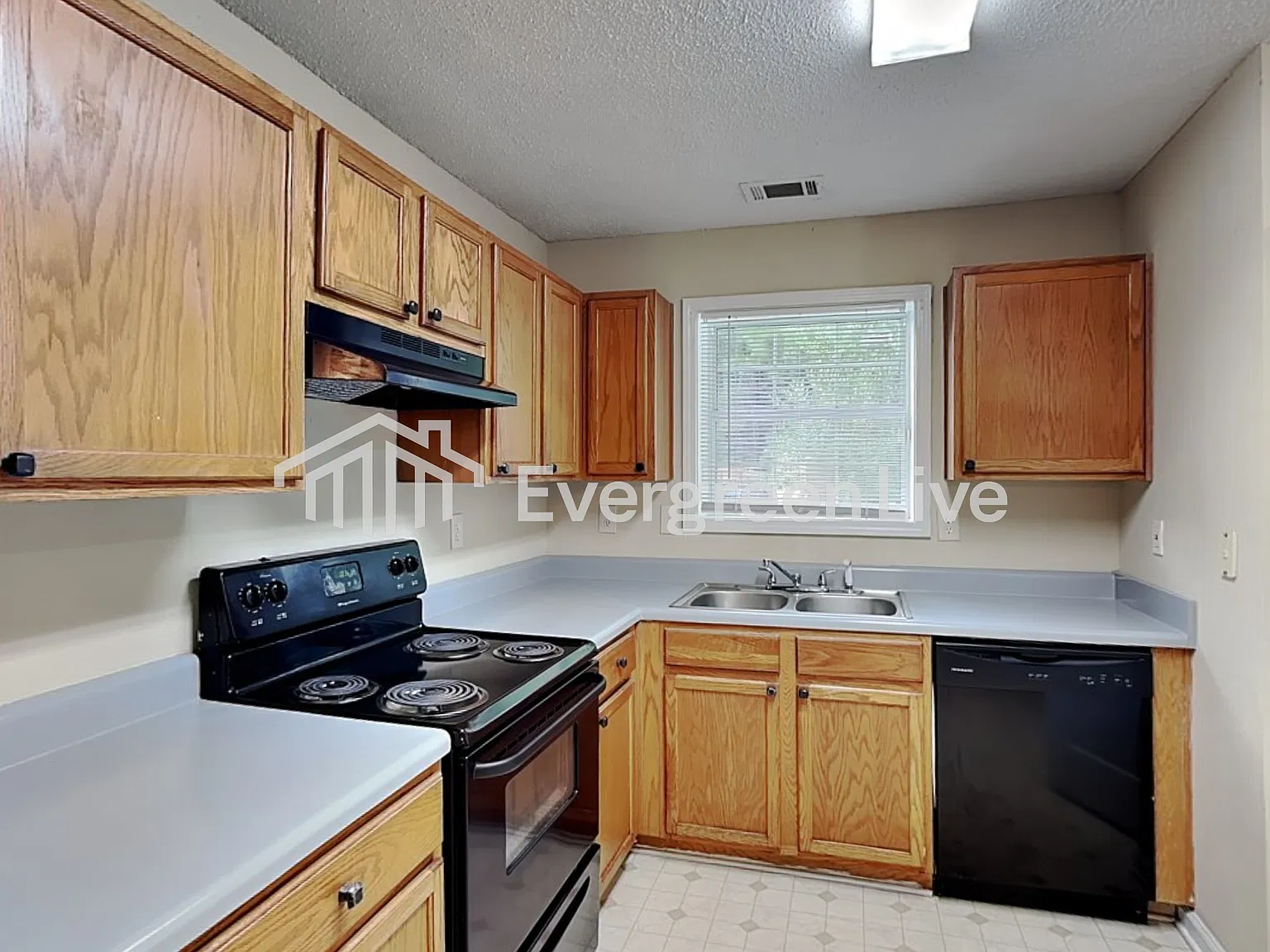 3 bed, 2.5 bath, 1456 sqft, $1,645 — Photo 4