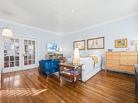 4th image of 2121 Dartmouth Pl
