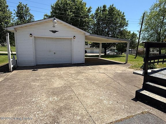 4th image of 421 Peonia Rd