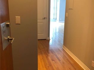 33 Elm Dr W #1502, Mississauga, ON L5B 4M2