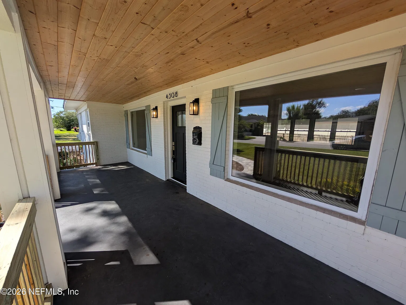 3 bed, 2.0 bath, 2034 sqft, $3,900 — Photo 4