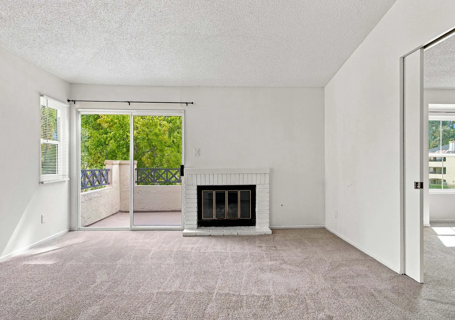Open 3-Bedroom, 2-Bath Condo With Lake Views! — Photo 3