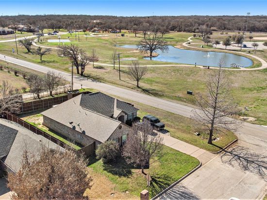 300 Shelby Ln, Joshua, TX 76058