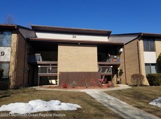 39 Meadow Green Cir UNIT C, Manalapan, NJ