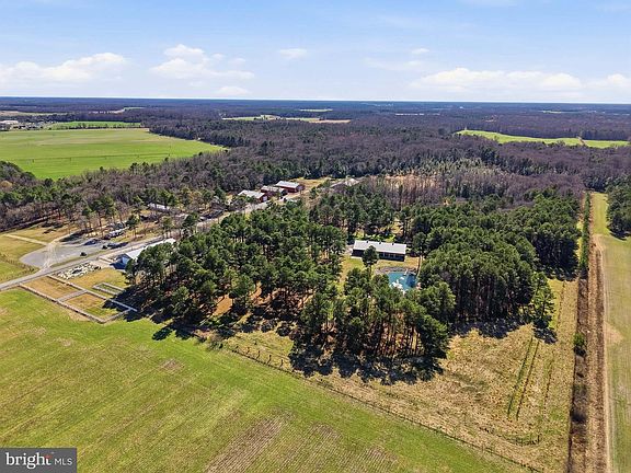 2nd image of 89 Hunting Quarter Rd