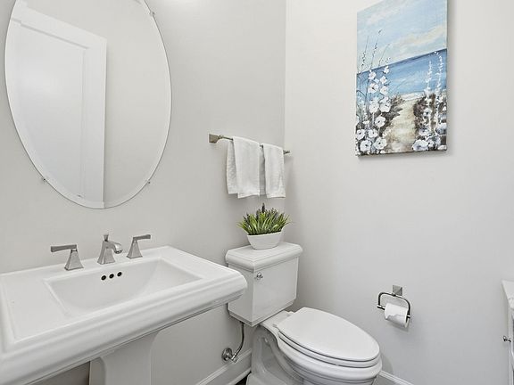 5th image of 2867 Hill Rd