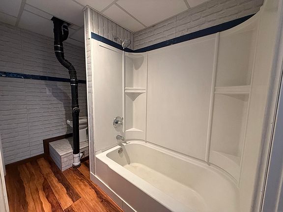 5th image of 929 Randolph St