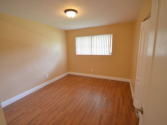 5th image of 17205 SW 77th Ave
