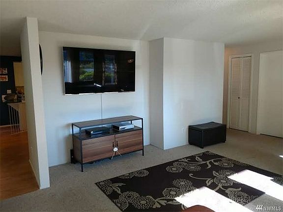 There is a builtin niche for your entertainment equipment.