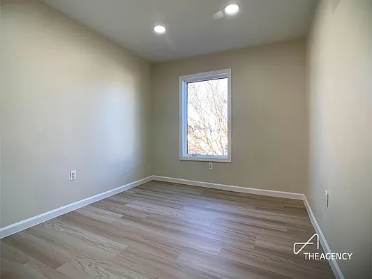 Rented by The Agency | media 23