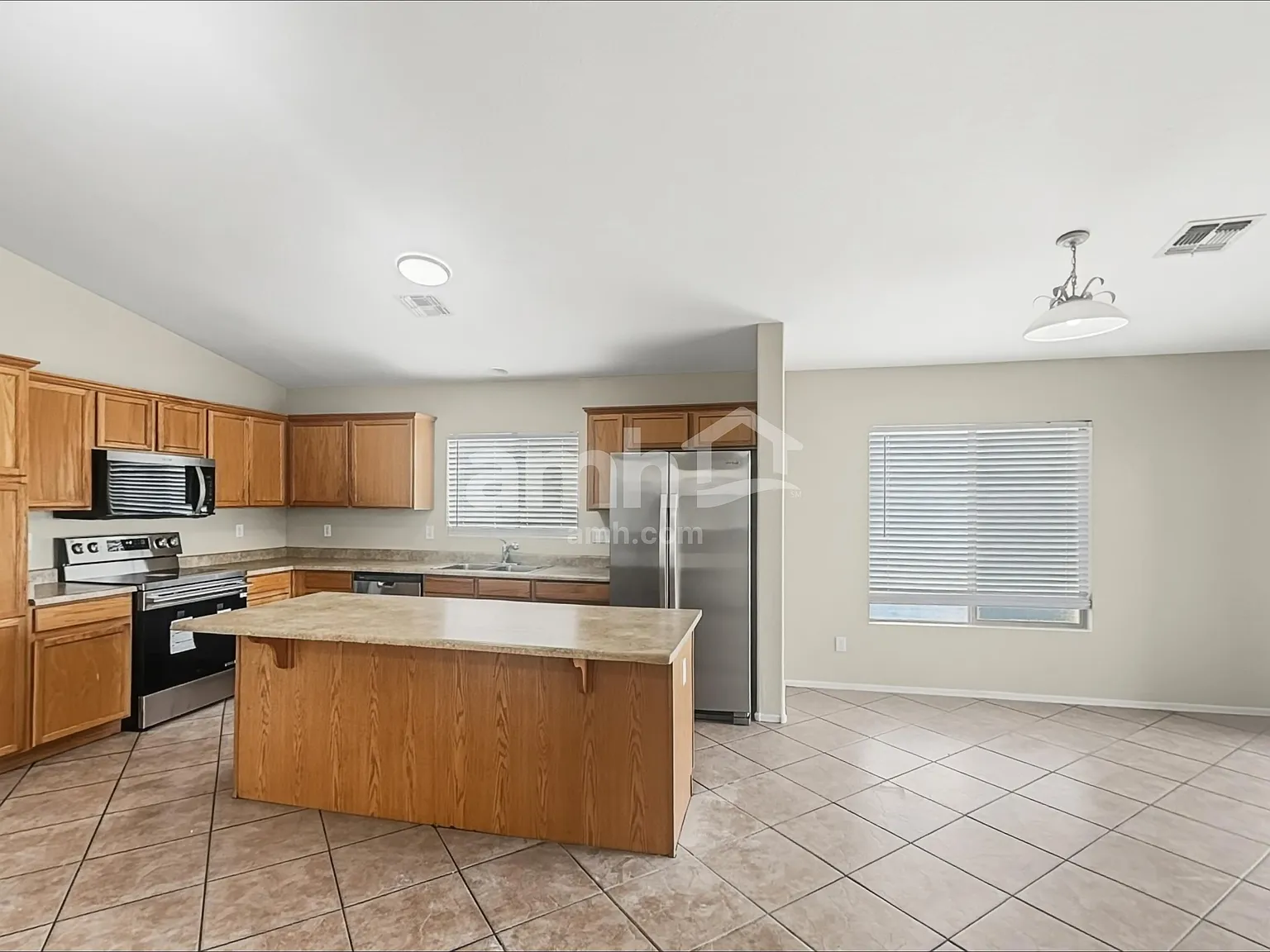 4 bed, 2.0 bath, 1615 sqft, $1,925 — Photo 3