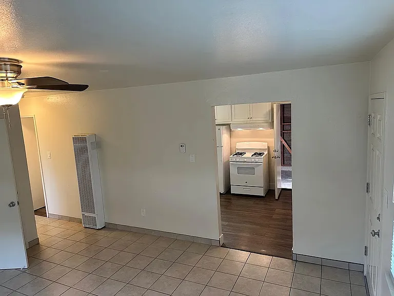 589 Johnston St — Photo 13