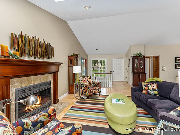 4th image of 4310 Crest Creek Ct SW