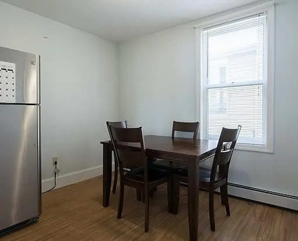 2 bed, 1.0 bath, 912 sqft, $2,000 — Photo 4
