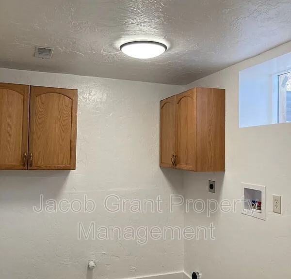 1703 Raymond Dr — Photo 14