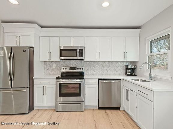 2nd image of 690A Plymouth Dr #1001