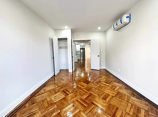 Living room, photo 2