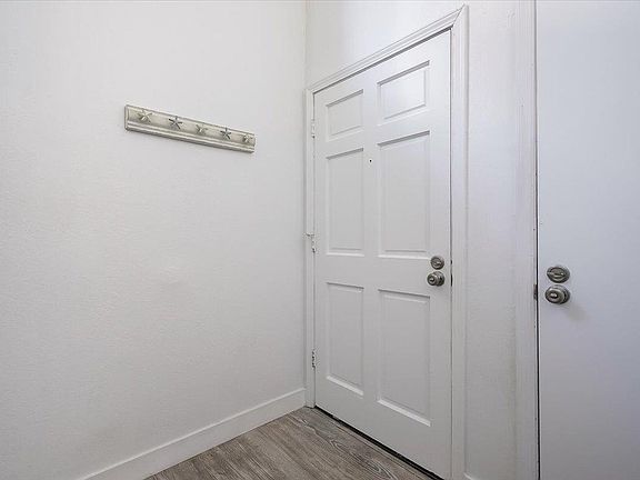 3rd image of 3063 Arlington Dr