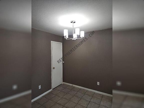 5th image of 8114 W Elizabeth Ln