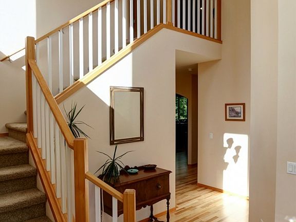 2nd image of 2550 Ariel Court NE