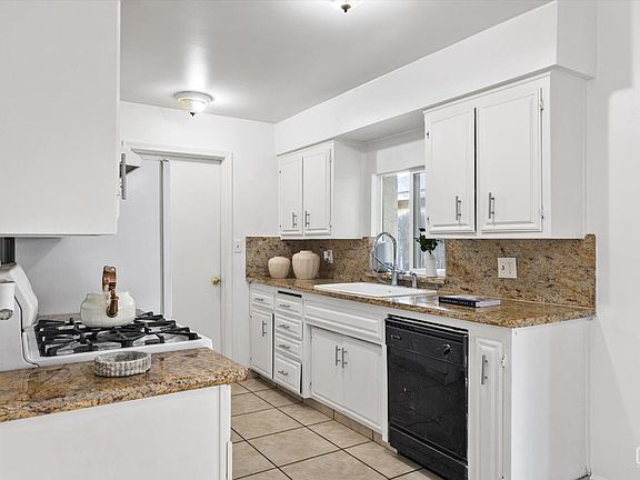 5th image of 4605 Parkwood Ct