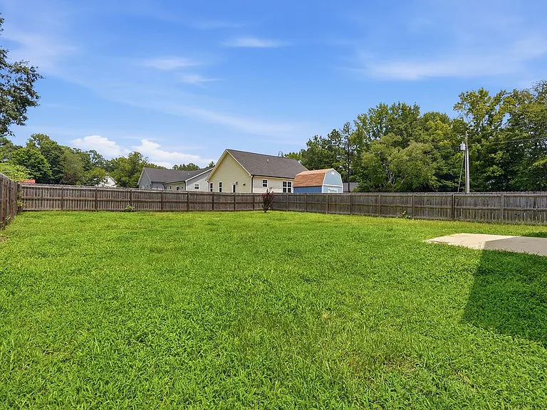573 Circle Dr — Photo 28