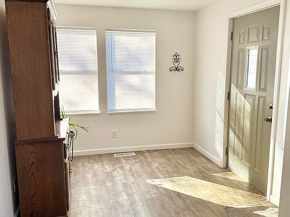 3rd image of 803 E Tripp Ave