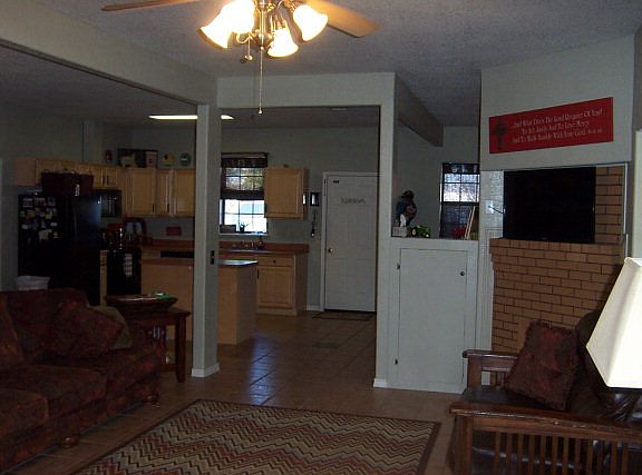 5th image of 708 San Antonio St