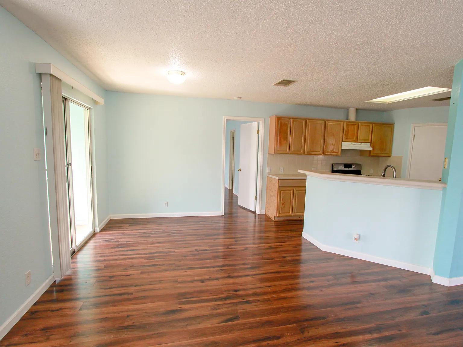 4 bed, 1818 sqft, $2,295 — Photo 4
