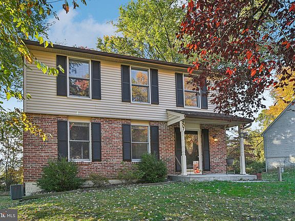 2nd image of 207 Katherine Ln