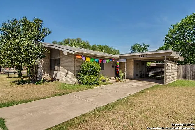 8426 Laurelhurst Dr — Photo 2