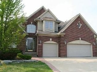 1387 Ross Ln, Rochester, MI 48306