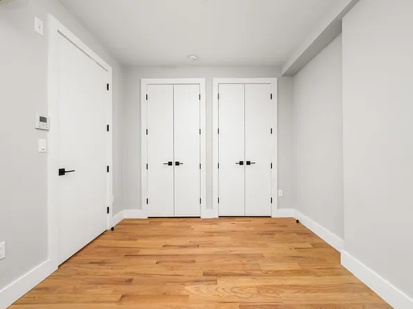 31-61 Vernon Boulevard image 9 of 72