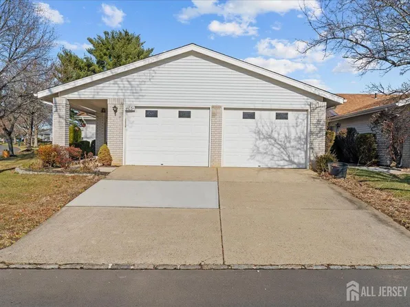 403 Metuchen Dr #A, Monroe Township, NJ 08831