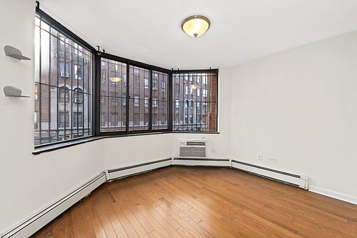 5th image of 4 W 104th St APT 2A