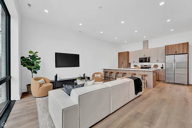 1606 W Hastings St #301 — Photo 3