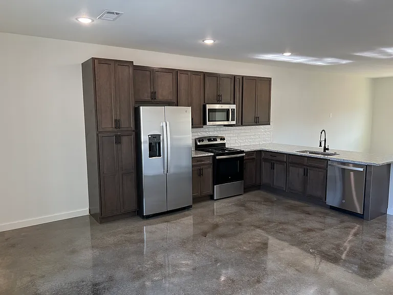 2218 J E Woody Rd — Photo 2