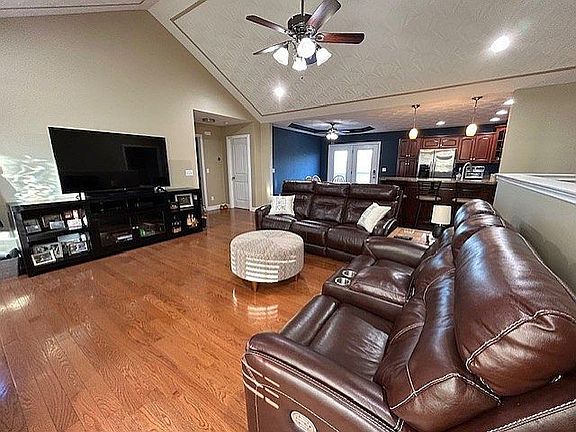 4th image of 111 Piedmont Dr